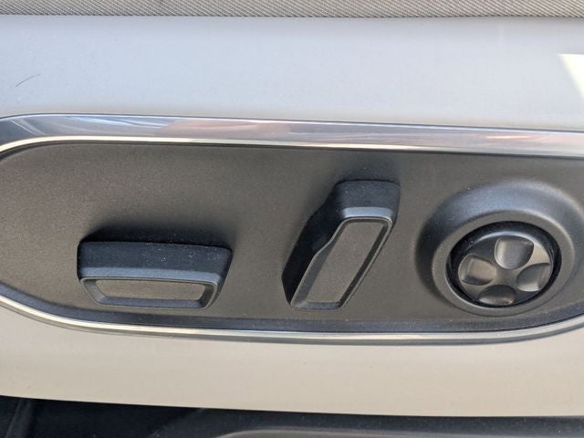 2024 Jeep Wagoneer Base