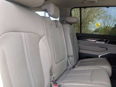 2024 Jeep Wagoneer Base