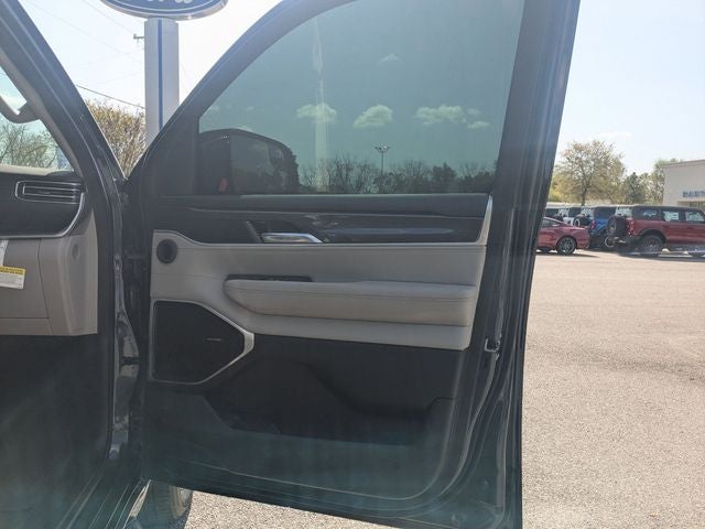 2024 Jeep Wagoneer Base