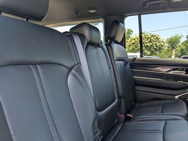 2024 Jeep Wagoneer Base