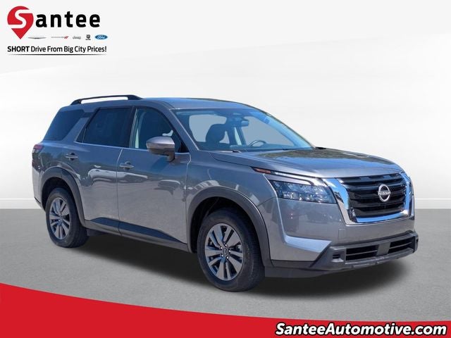 2025 Nissan Pathfinder SV