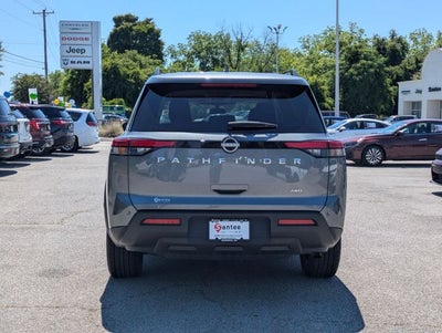 2025 Nissan Pathfinder SV