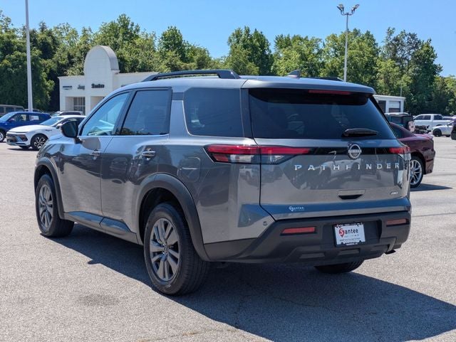 2025 Nissan Pathfinder SV