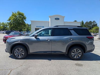 2025 Nissan Pathfinder SV